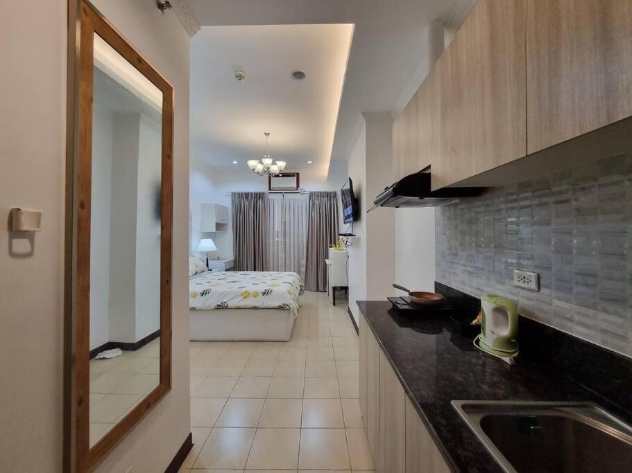 Chic Studio 5 Min Walk To Business Park/ayala Apartment *