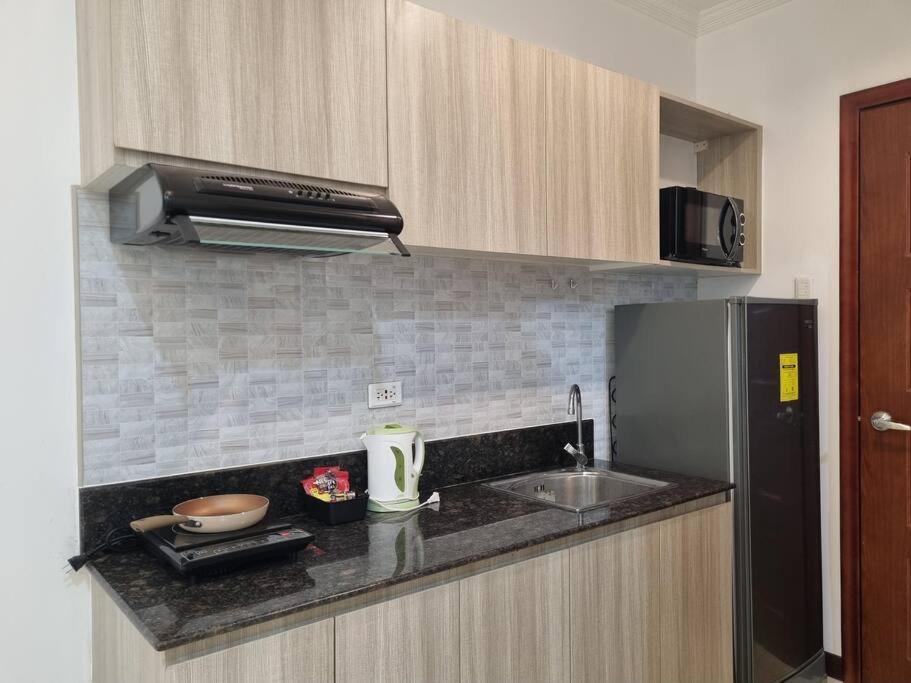 Chic Studio 5 Min Walk To Business Park/ayala Apartment *